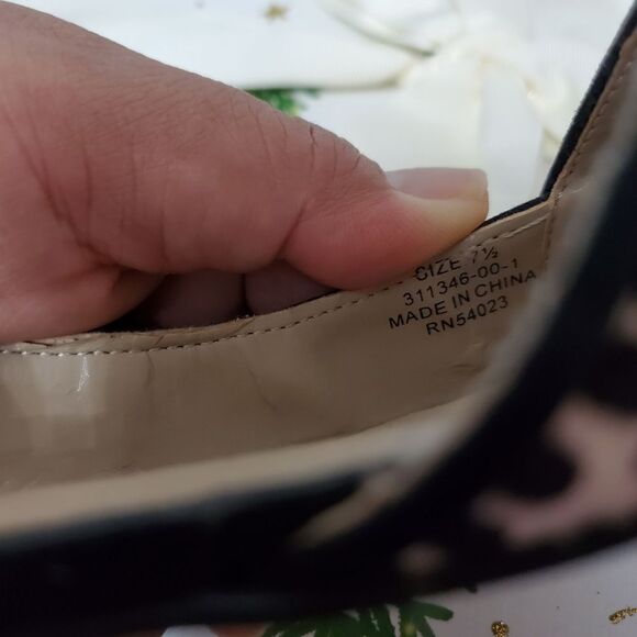 Banana republic  leopard print flat - Picture 3 of 5